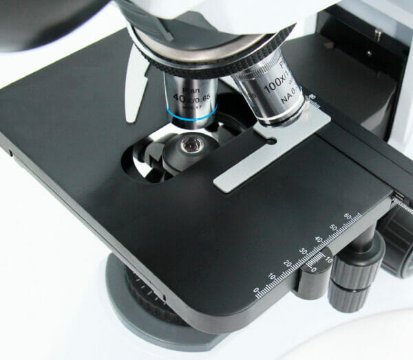 Microscope de laboratoire trinoculaire YR0231 – Image 4